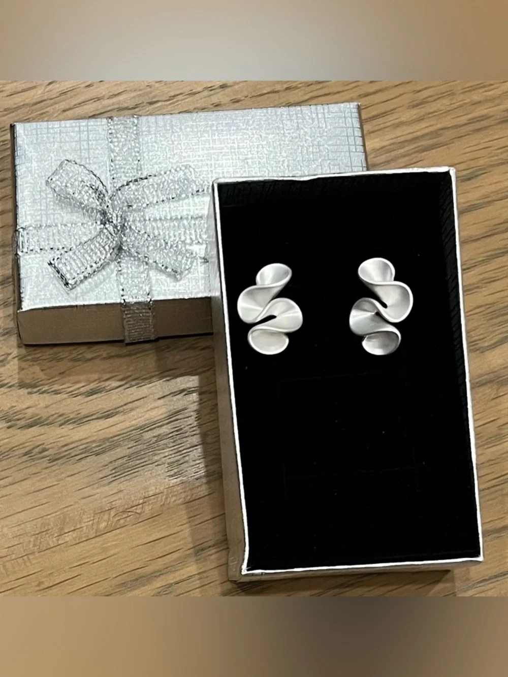 NEW large Matte Silver Plated Sculptural Wave Stud Earrings 13.5mm * 20.2mm